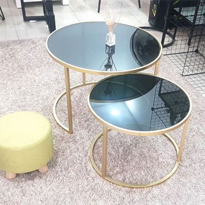 bàn sofa phòng khách mẹ bồng con