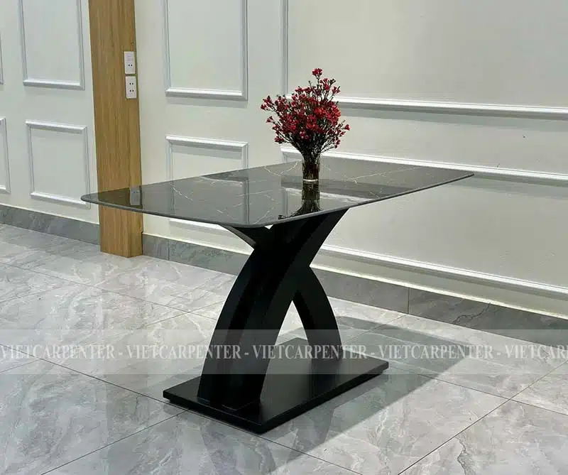 bàn ăn mặt đá màu đen bóng dài 1m6