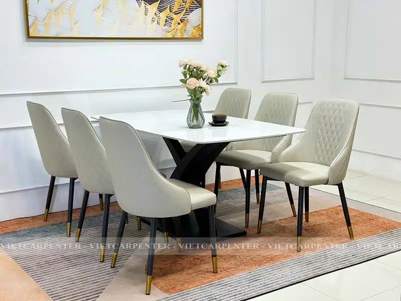 bàn ăn mặt đá trắng vân mây kết hợp màu ghế xám cực kỳ đẹp cho chung cư